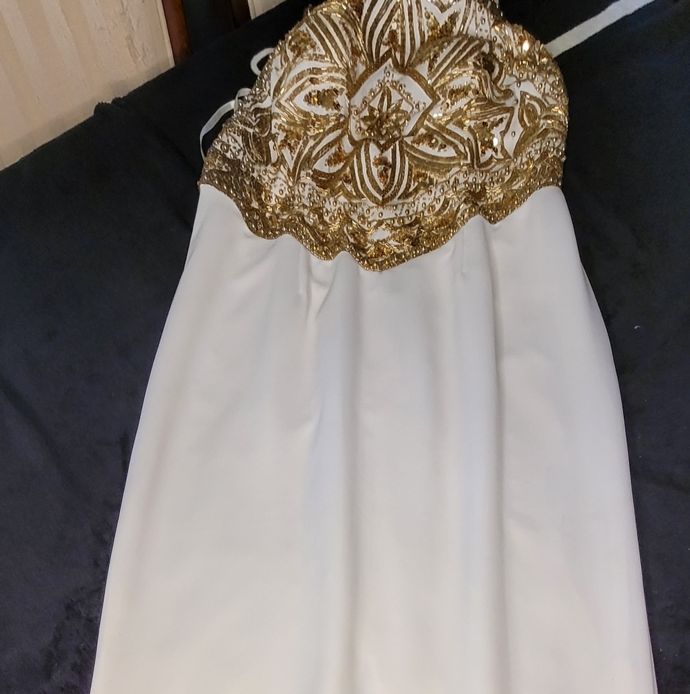 Women's evening gown, new/tags size 14
